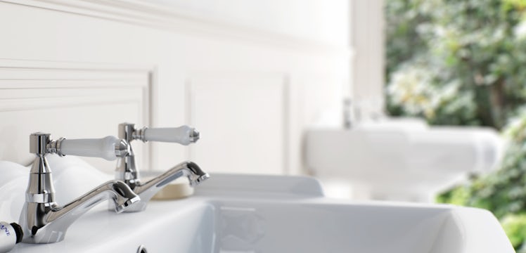 How to fit basin taps